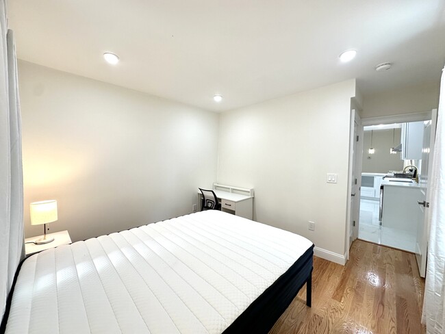 11 Burrell St, Unit 1