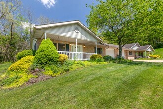 151-163 E Jones St in Millersburg, OH - Building Photo - Building Photo