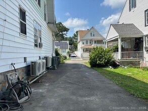 23 Charron St in Bridgeport, CT - Foto de edificio - Building Photo