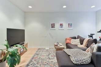 2-102 Beverley St in Toronto, ON - Building Photo - Building Photo