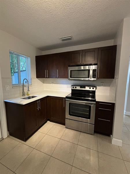 property at 1713 N Dixie Hwy