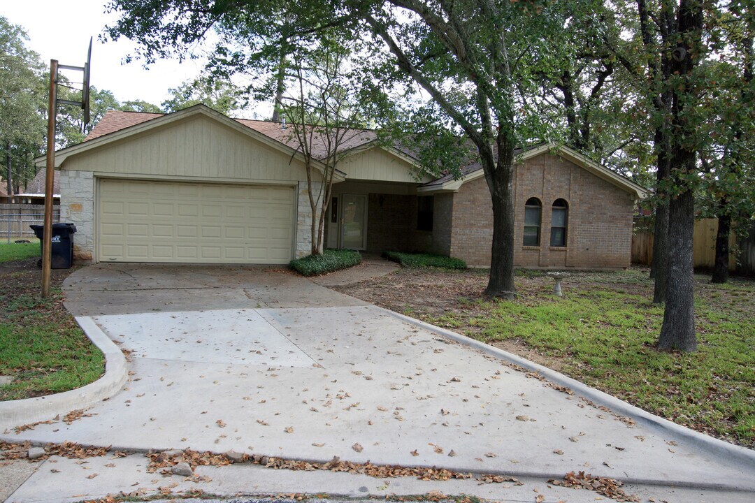 7703 Sherman Ct in College Station, TX - Building Photo