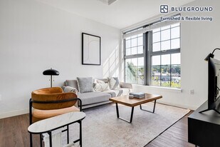 845 Washington St in Newton, MA - Building Photo