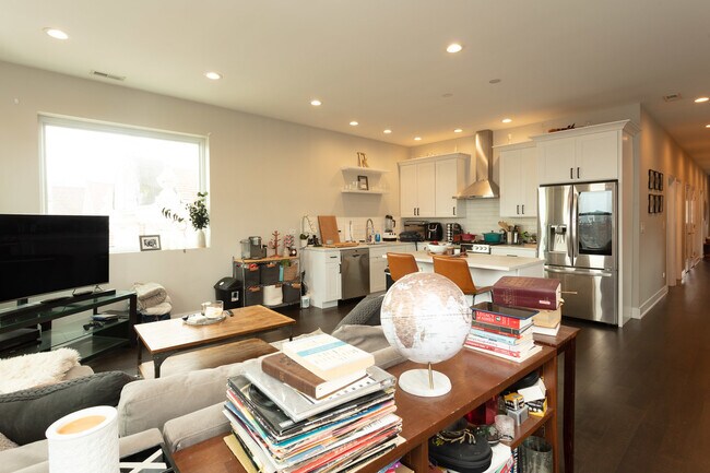 1906 S Loomis St in Chicago, IL - Building Photo - Building Photo