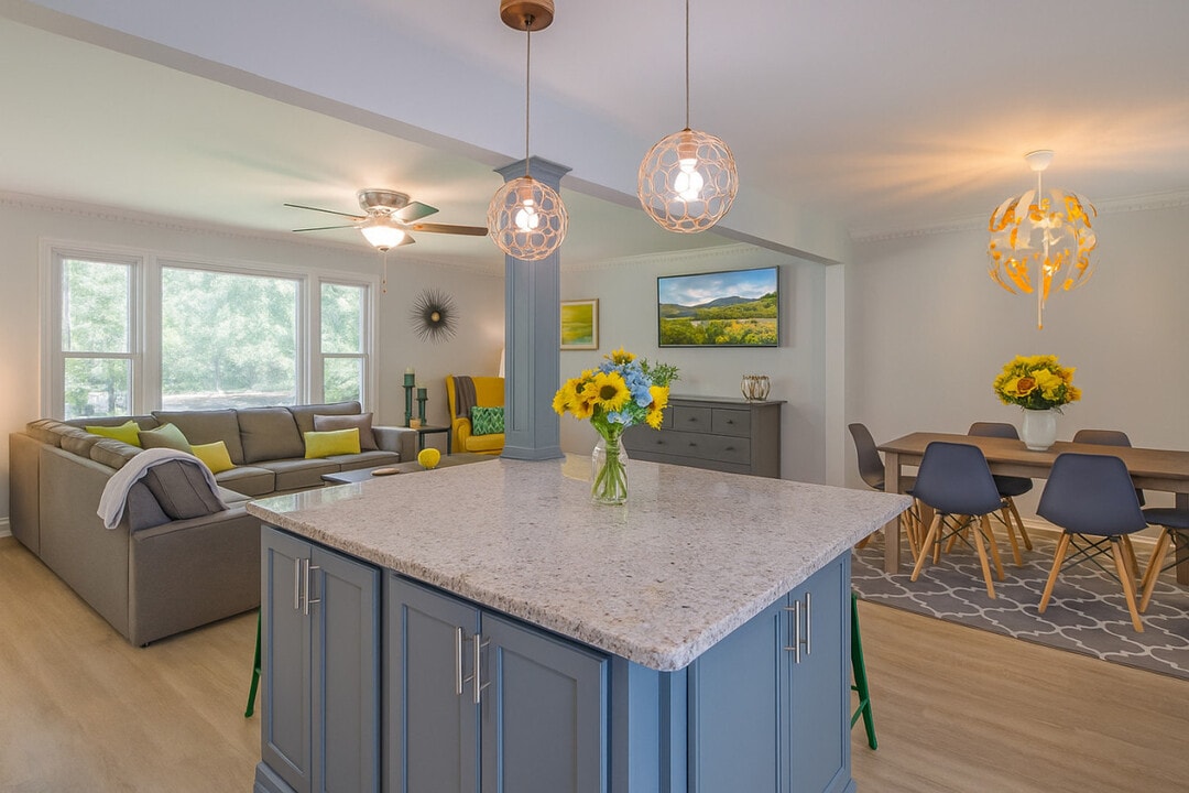 8800 Nightingale Ln in Charlotte, NC - Foto de edificio