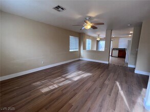 8516 Gracious Pine Ave in Las Vegas, NV - Building Photo - Building Photo