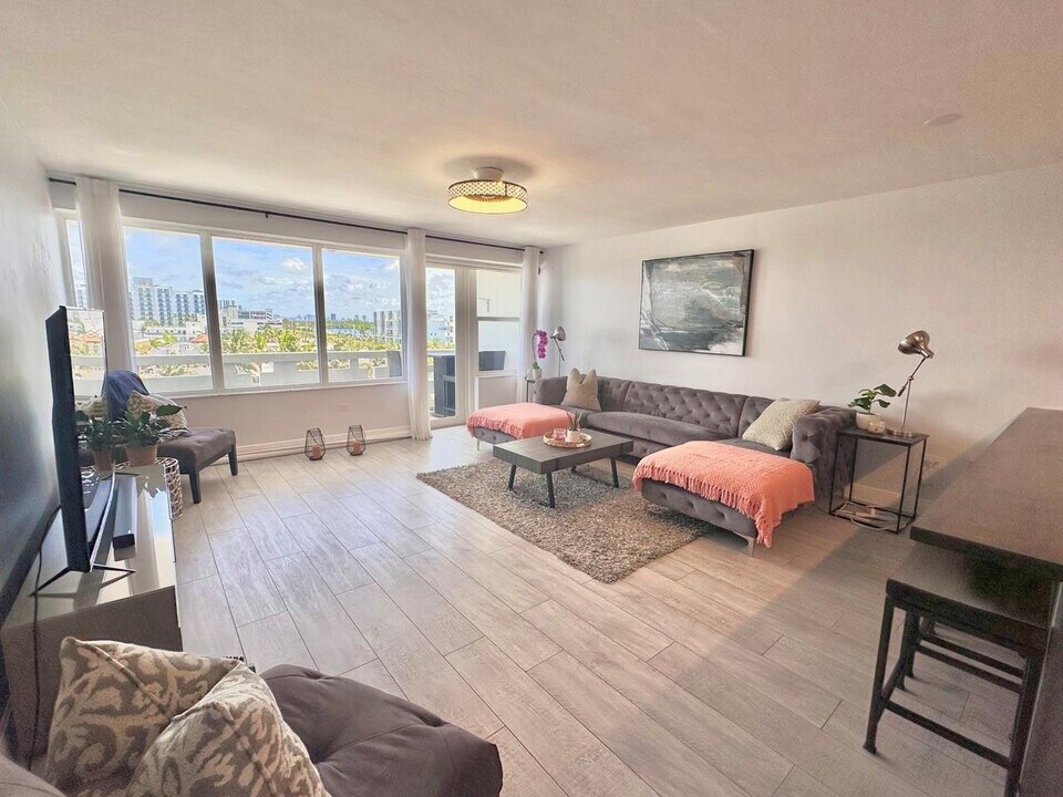 3111 N Ocean Dr in Hollywood, FL - Building Photo