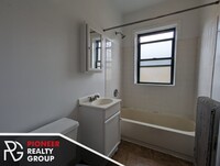 2337 N Spaulding Ave, Unit 3A in Chicago, IL - Building Photo - Building Photo