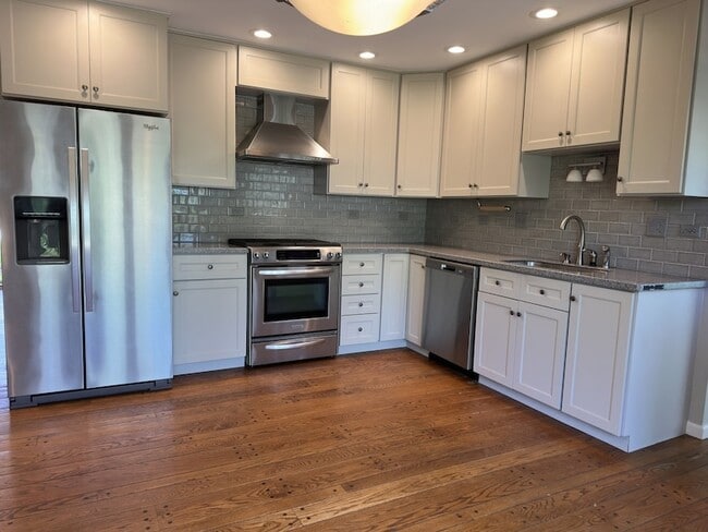 1920 E Peachtree Dr in Arlington Heights, IL - Foto de edificio - Building Photo