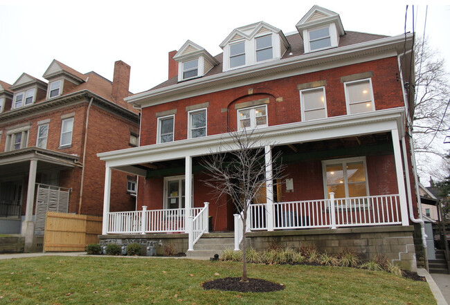 5830 Bartlett St in Pittsburgh, PA - Foto de edificio - Building Photo