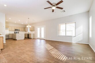 17254 W Country Gables Dr in Surprise, AZ - Building Photo - Building Photo