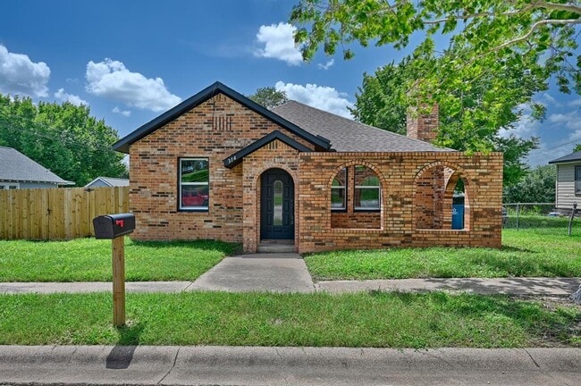 property at 314 S Tesch St