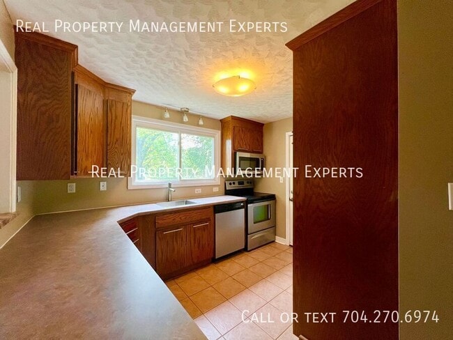 1105 Balthis Dr in Gastonia, NC - Building Photo - Building Photo