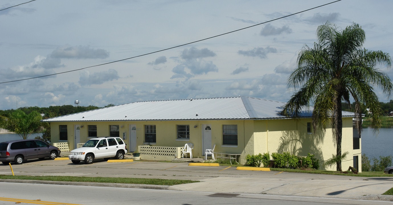 317 E Main St in Avon Park, FL - Building Photo