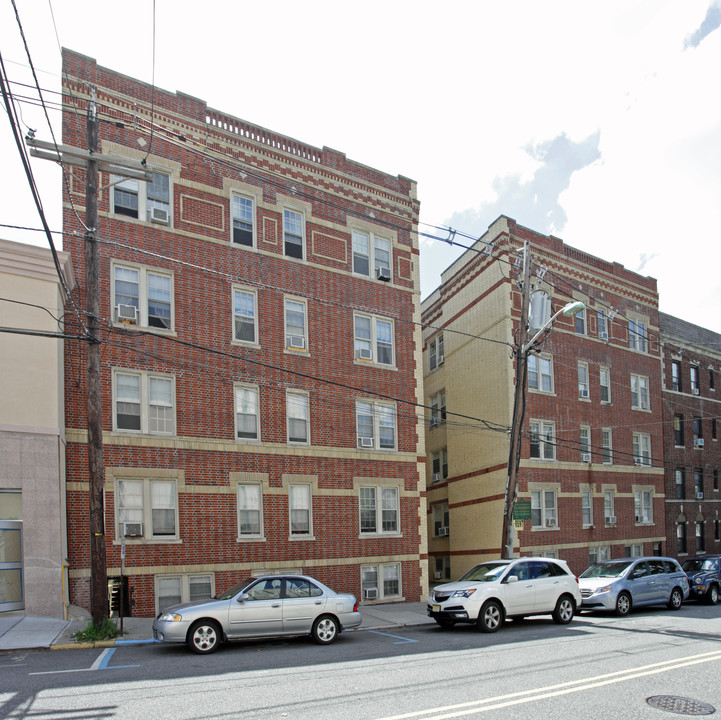 Belmont Court Apartment in Palisades Park, NJ - Building Photo