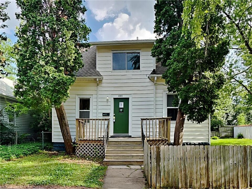 4001 36th Ave S in Minneapolis, MN - Building Photo