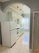 7306 Tuck St, Unit B in Houston, TX - Foto de edificio - Building Photo