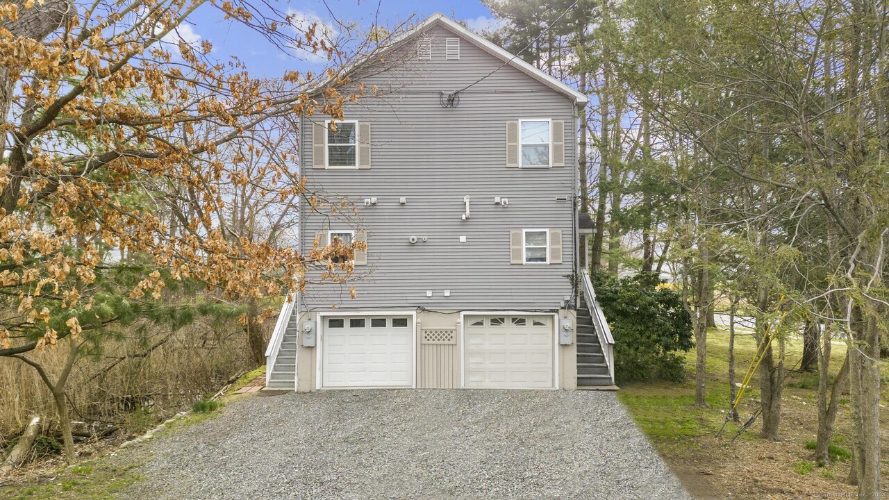 815 S Pine Creek Rd-Unit -A in Fairfield, CT - Building Photo