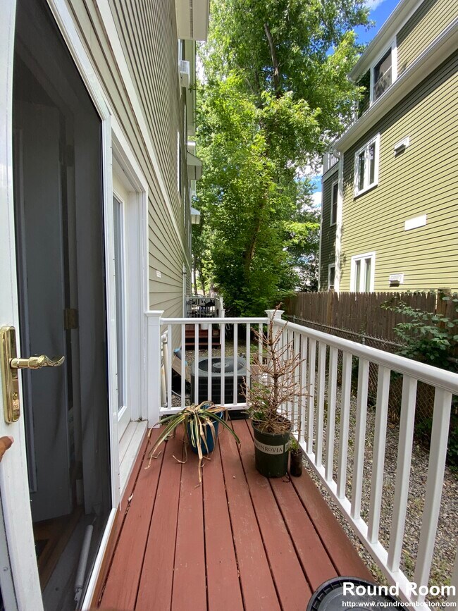 36 Raymond St, Unit A in Boston, MA - Building Photo - Building Photo