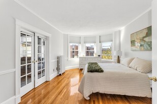 33 Westbourne Ter, Unit 3 in Brookline, MA - Foto de edificio - Building Photo