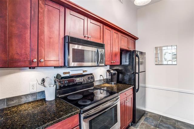 10421 High Hollows Dr in Dallas, TX - Building Photo - Building Photo