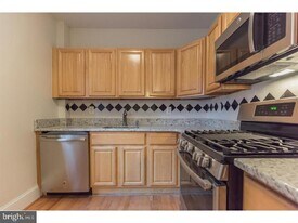 2130 Locust St in Philadelphia, PA - Building Photo