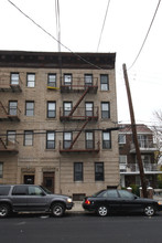 25-16 18th St in Long Island City, NY - Building Photo - Building Photo