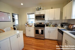 9 Winter Hill Rd, Unit 1 in Medford, MA - Building Photo
