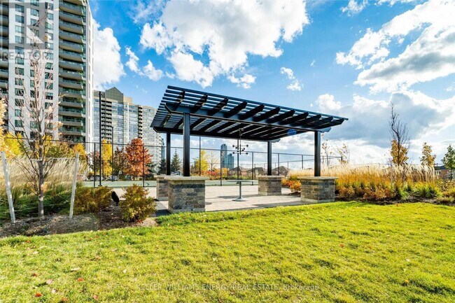 349 Rathburn Rd W in Mississauga, ON - Building Photo - Building Photo