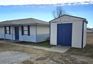 1801 Sandrock Rd in Tuttle, OK - Building Photo
