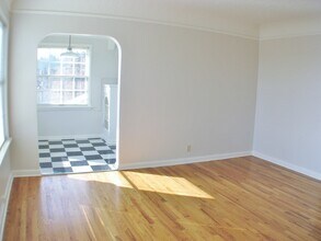MARQUAM MANOR APARTMENTS (MCM03) in Portland, OR - Building Photo - Interior Photo