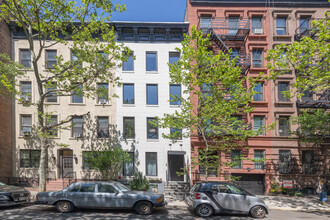 417 E 84th St in New York, NY - Building Photo - Building Photo