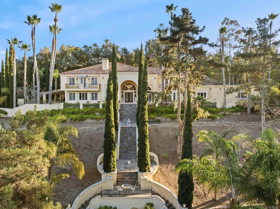 459 Flores De Oro in Rancho Santa Fe, CA - Building Photo