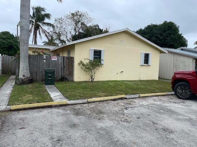 212 Walker Ave in Greenacres, FL - Building Photo