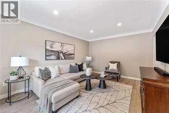 323 Hixon Rd in Hamilton, ON - Building Photo - Building Photo