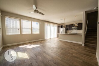 1325 E Via Viola Way in Fresno, CA - Building Photo - Building Photo