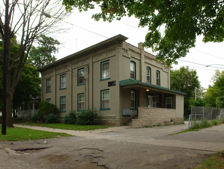 517 W Madison St in Lansing, MI - Foto de edificio