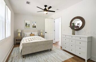 657 Woods Dr NW in Atlanta, GA - Foto de edificio - Building Photo