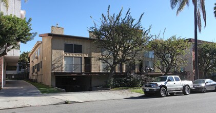 1820 S Bentley Avenue in Los Angeles, CA - Building Photo - Building Photo