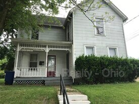 236 E William St in Delaware, OH - Building Photo