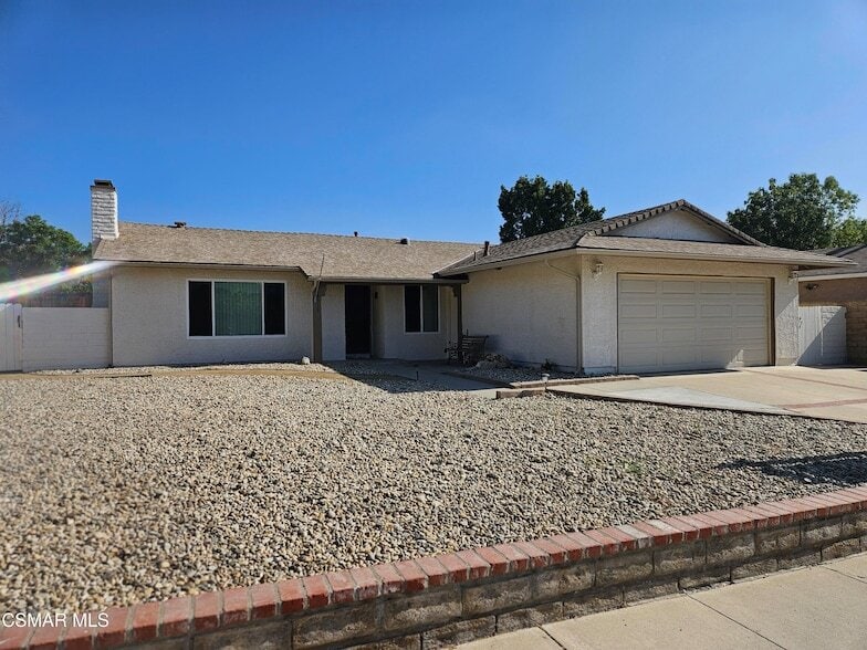 14353 Loyola St in Moorpark, CA - Foto de edificio