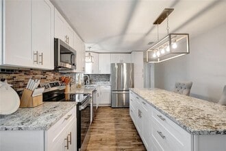 242 176th Ave E in Redington Shores, FL - Building Photo - Building Photo