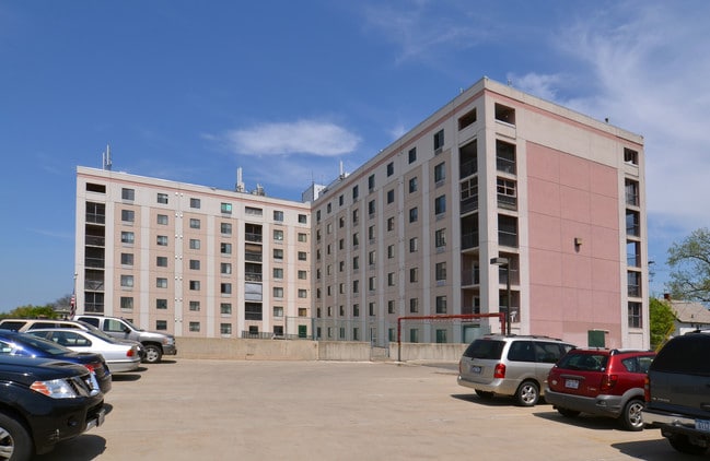 Schaffer Heights Senior Apartments in Schenectady, NY - Foto de edificio - Building Photo