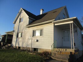 3235 S Harrison St in Fort Wayne, IN - Building Photo