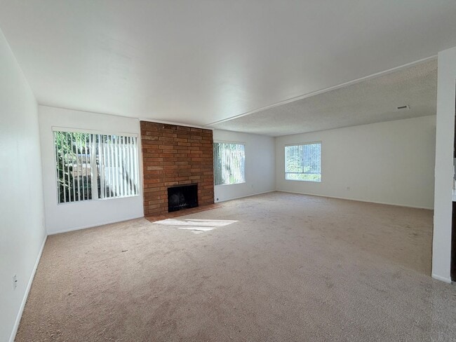 property at 711 Ivywood Dr