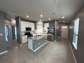 513 Longmount Cv in Liberty Hill, TX - Foto de edificio - Building Photo