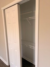 10738 N Park Ave in Indianapolis, IN - Foto de edificio - Building Photo