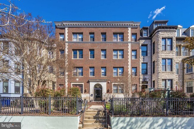1321 Fairmont St NW