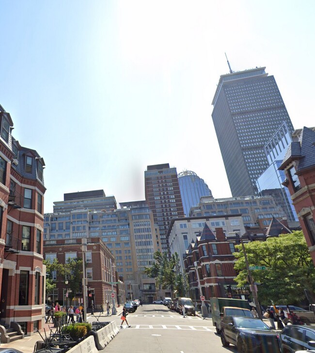 36 Fairfield St, Unit 8