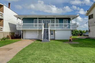 7814 Channelview Dr in Galveston, TX - Building Photo - Building Photo